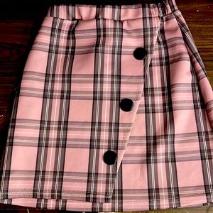 Pink plaid school girl skirt from Prettylittlething.